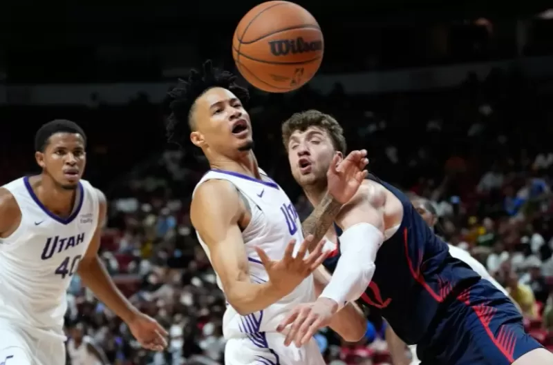 犹他爵士队后卫特雷·亚历山大在NBA夏季联赛中被担架抬出场外