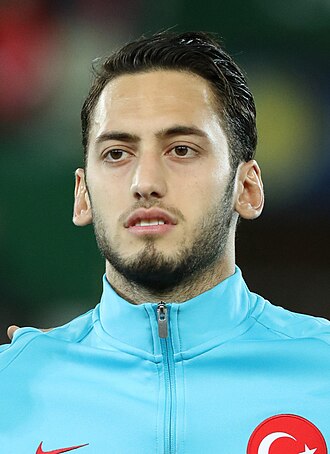 哈坎·恰尔汗奥卢（Hakan Çalhanoğlu）照片